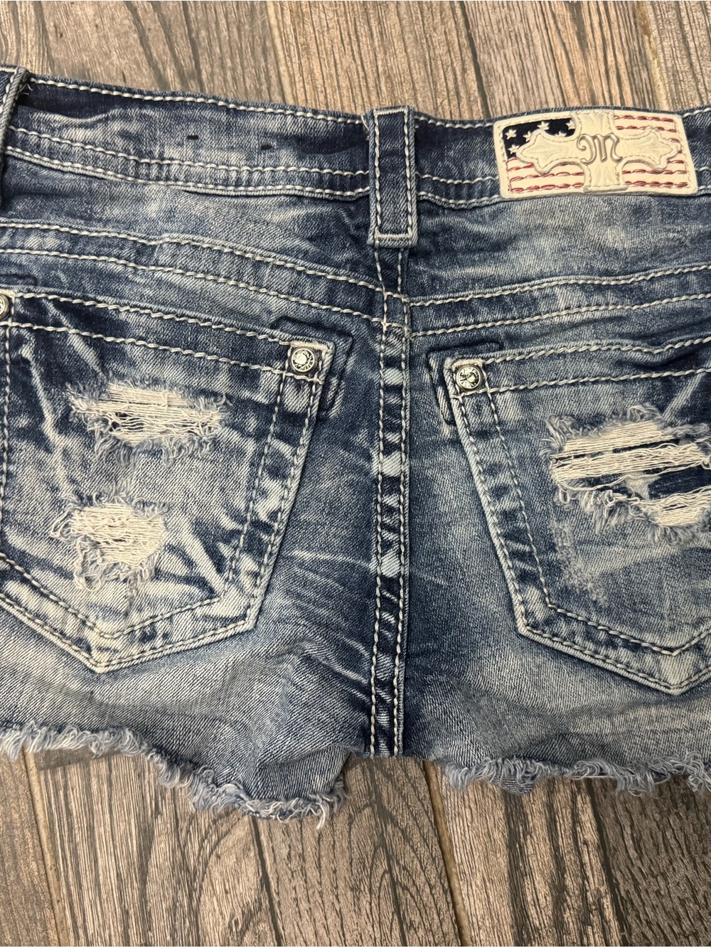 Miss Me Women Stars and Stripes distressed Mid Rise Easy shorts - size 25 - Picture 2 of 5